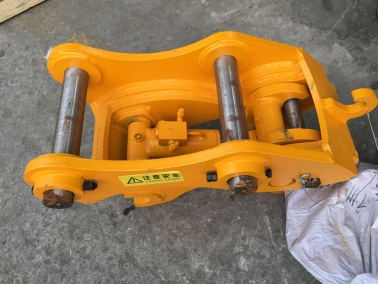 120機液壓式（shì）快換接（jiē）頭